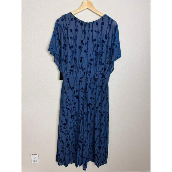 Taylor Women's Midi Dress Blue Velvet Floral Size 14W Short Sleeves New V Neck - Picture 8 of 13